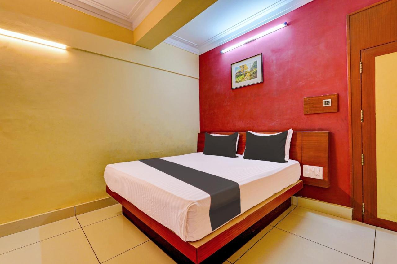 Oyo Flagship Hotel Kvc Holiday Inn Mysore Bagian luar foto