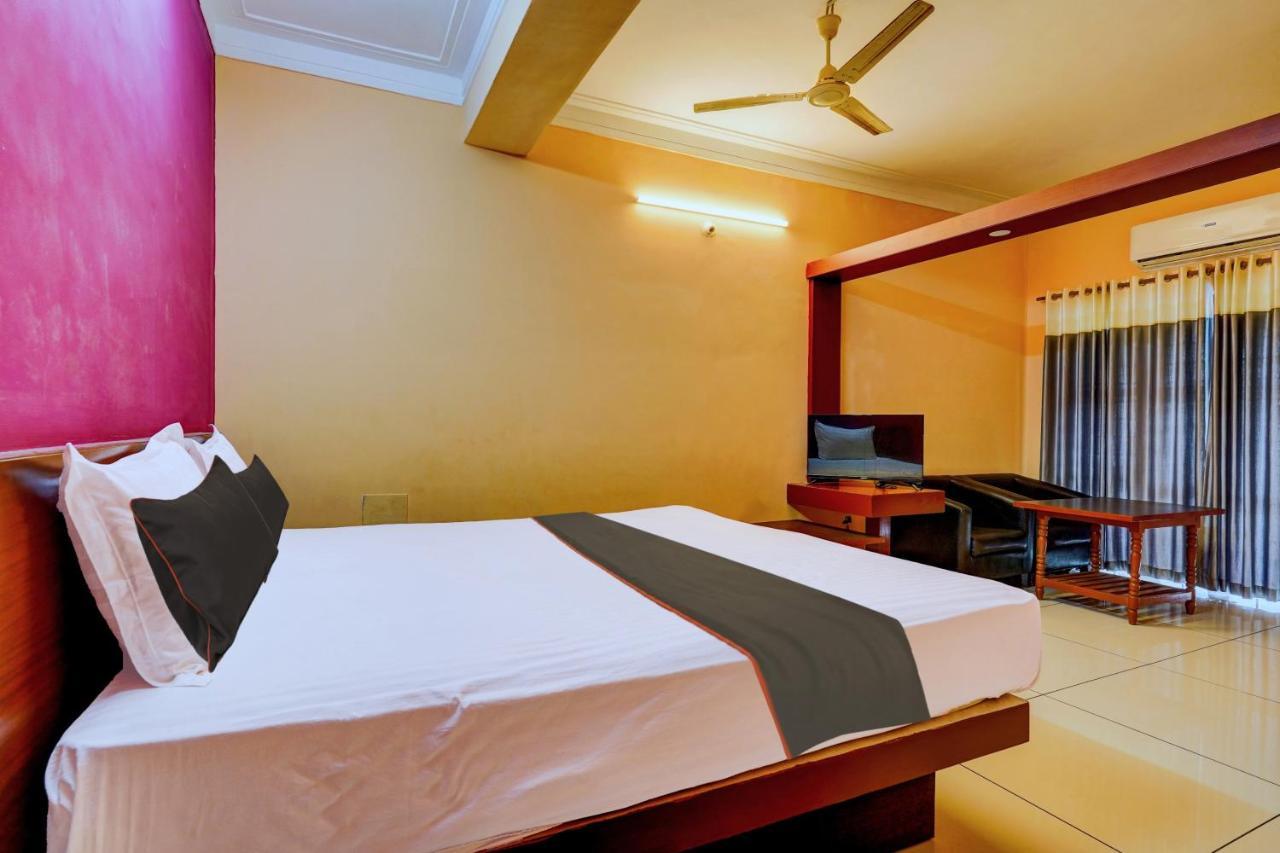 Oyo Flagship Hotel Kvc Holiday Inn Mysore Bagian luar foto