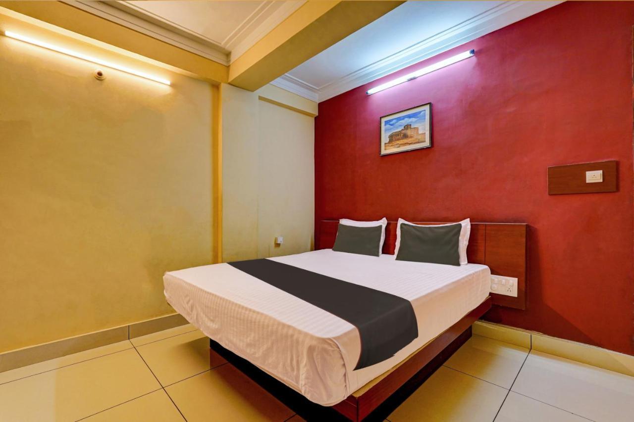 Oyo Flagship Hotel Kvc Holiday Inn Mysore Bagian luar foto