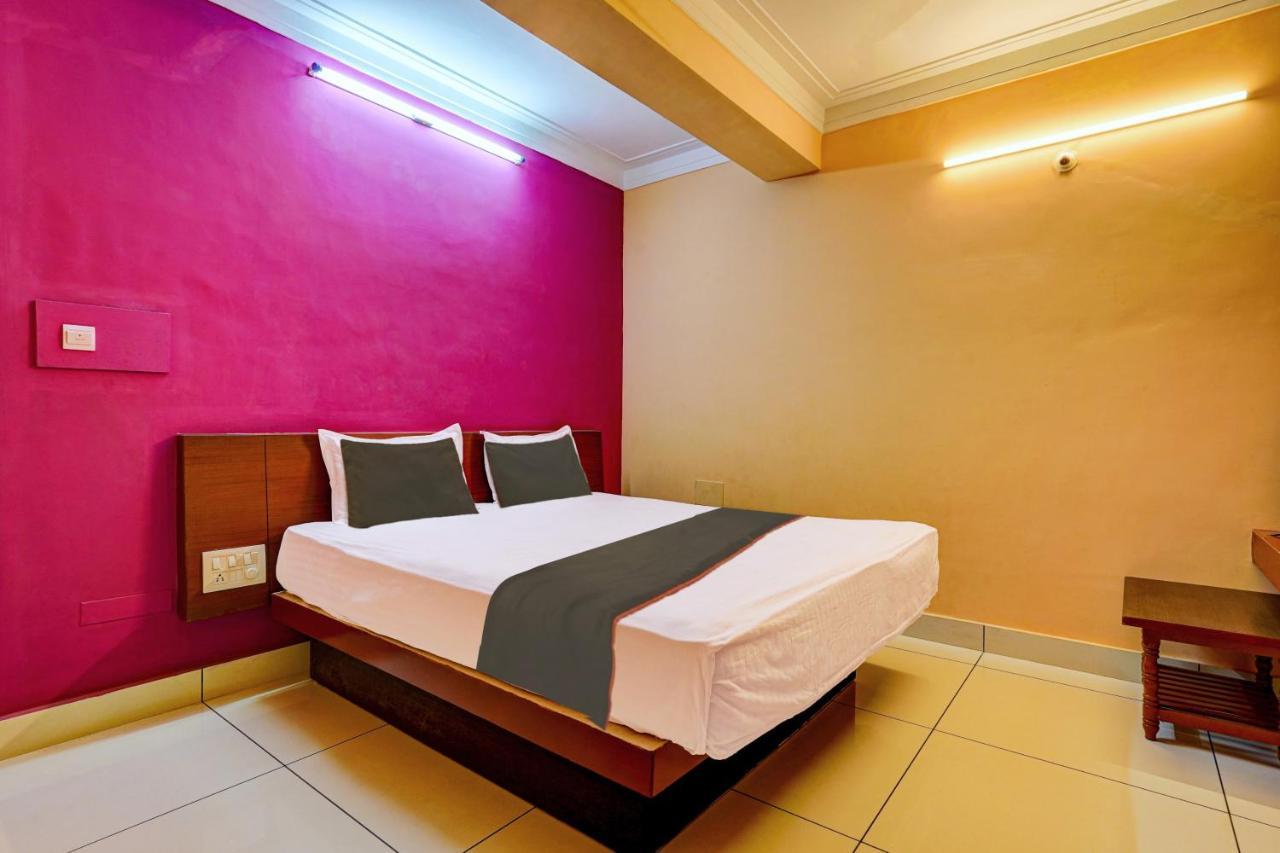 Oyo Flagship Hotel Kvc Holiday Inn Mysore Bagian luar foto