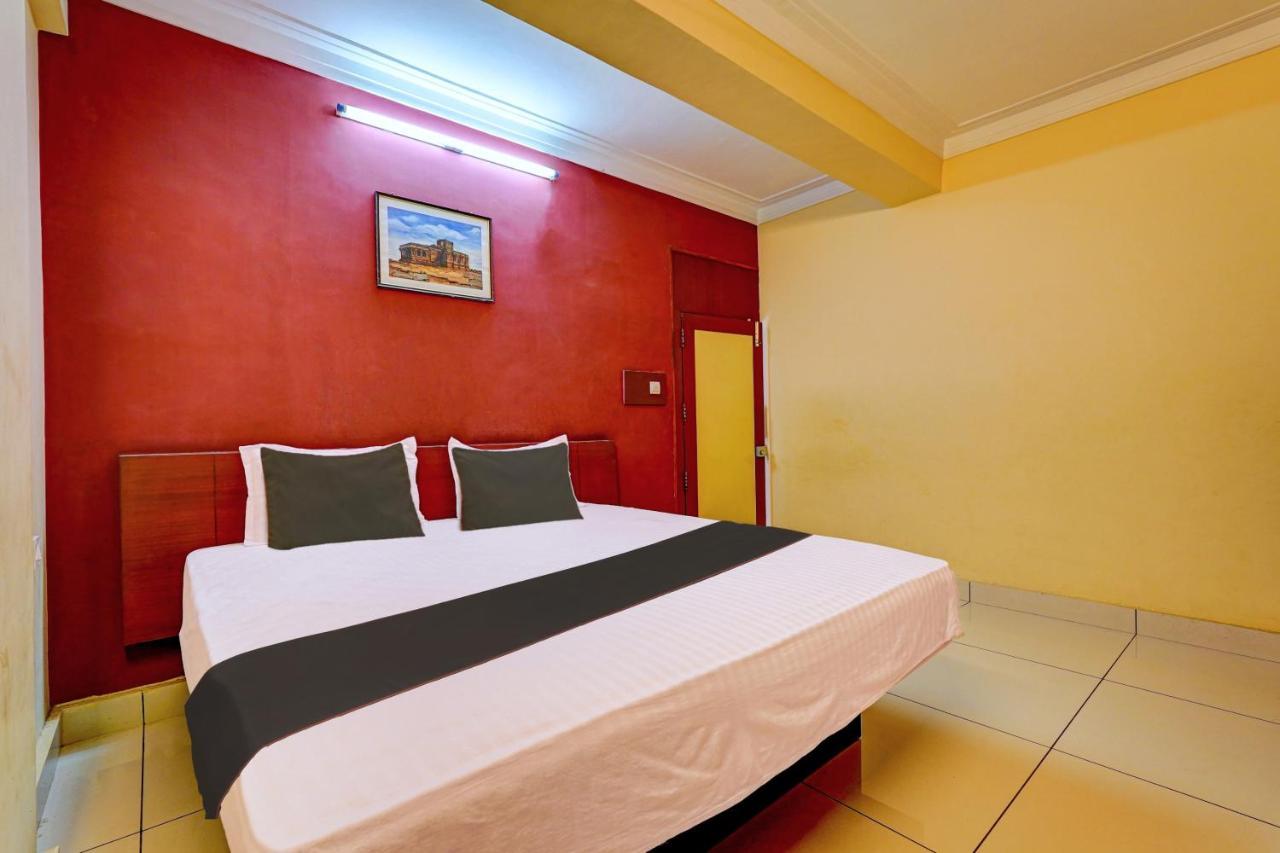 Oyo Flagship Hotel Kvc Holiday Inn Mysore Bagian luar foto
