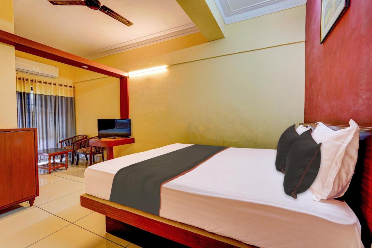 Oyo Flagship Hotel Kvc Holiday Inn Mysore Bagian luar foto